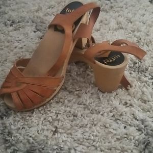 Clog leather sandals